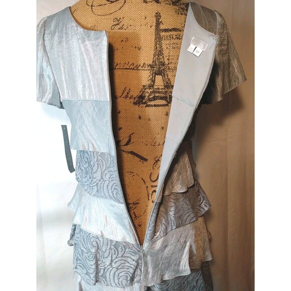 London Times Women Scalloped Silver Floral Dress Size 10P‎ - Picture 6 of 8